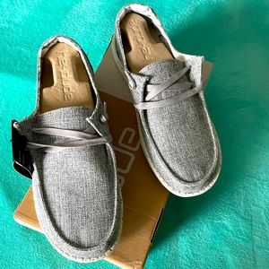 Hey Dude Womens Shoe sz 7.